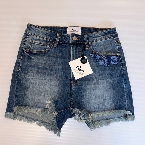 A2Jeans Denim Shorts - NWT‎ - Embroidered - Size Large Boho Festival Frayed - Picture 1 of 8